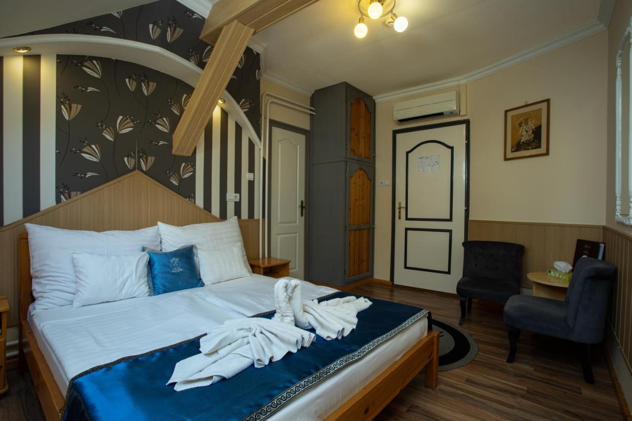 Illes Hotel セゲド エクステリア 写真