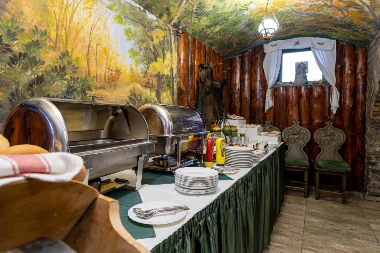 Illes Hotel セゲド エクステリア 写真