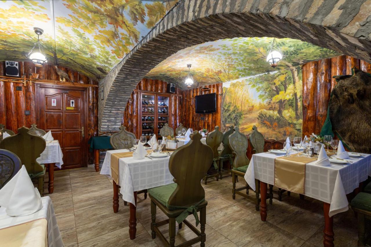 Illes Hotel セゲド エクステリア 写真