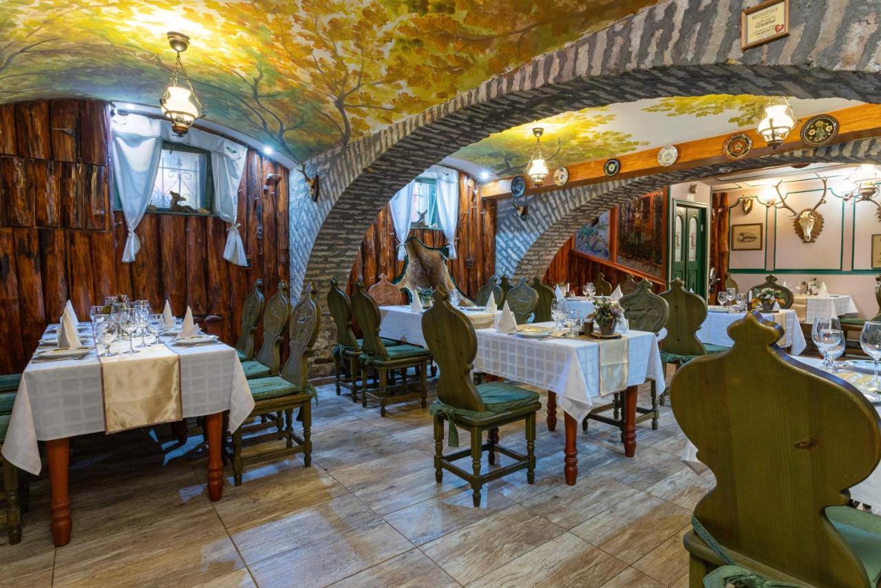 Illes Hotel セゲド エクステリア 写真