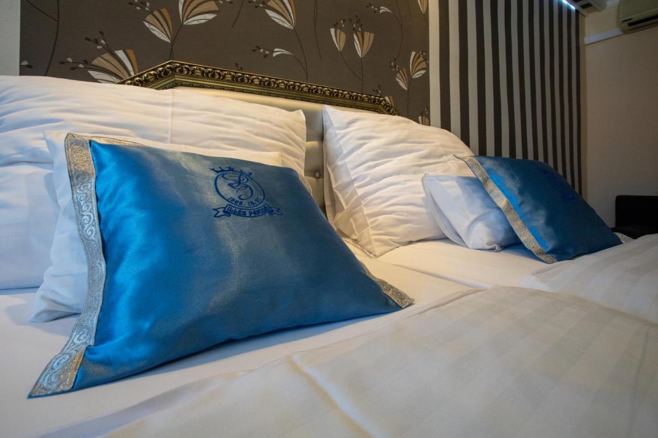 Illes Hotel セゲド エクステリア 写真
