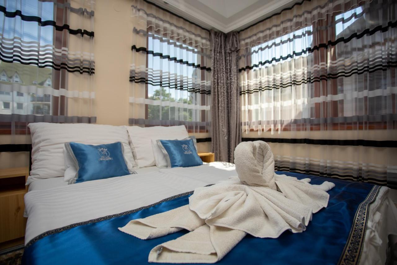 Illes Hotel セゲド エクステリア 写真