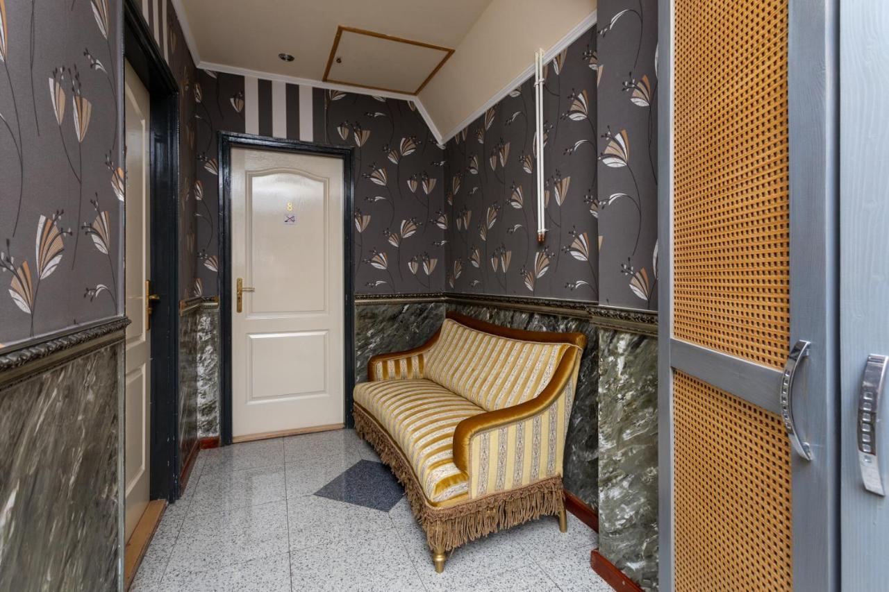 Illes Hotel セゲド エクステリア 写真