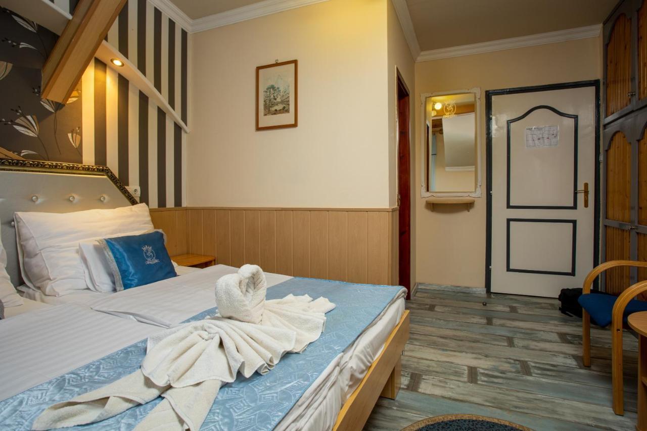Illes Hotel セゲド エクステリア 写真