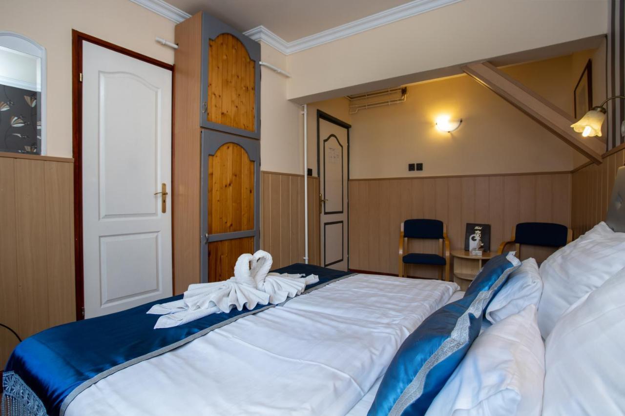 Illes Hotel セゲド エクステリア 写真