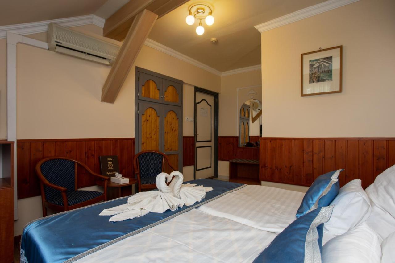Illes Hotel セゲド エクステリア 写真