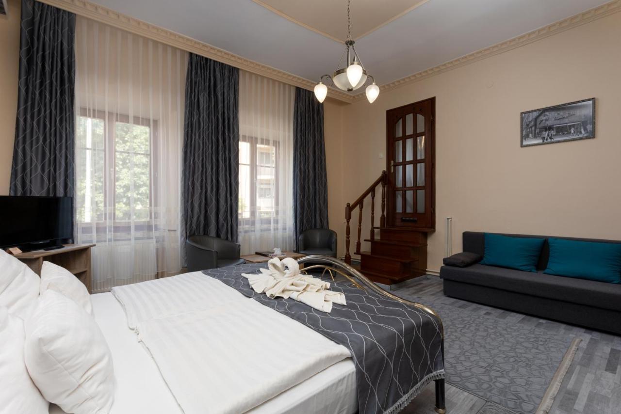 Illes Hotel セゲド エクステリア 写真